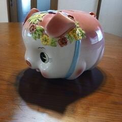 豚の陶器製　貯金箱