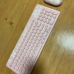 ピンクのキーボード&マウスセット【4月中処分半額表示！】