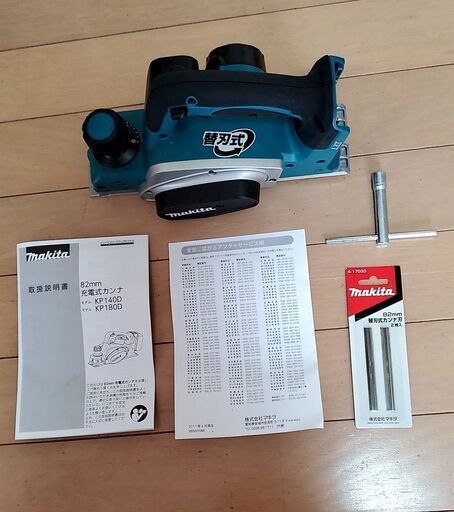 マキタ(Makita) 充電式カンナ (本体のみ/バッテリー・充電器別売) 14.4V 82mm KP140DZ