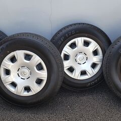 ハイエース200系新車外し　（純正タイヤ＋ホイール4本）