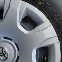 ハイエース200系新車外し　（純正タイヤ＋ホイール4本）