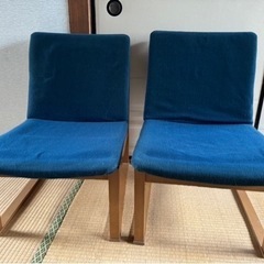 青い椅子 2脚