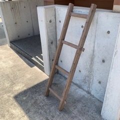 くさび留めの木製はしご①　梯子　古道具　ディスプレイに