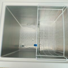 3か月間保証☆配達有り！16000円(税抜）上開き 冷凍庫 冷凍ストッカー 66L 2023年製 ホワイト