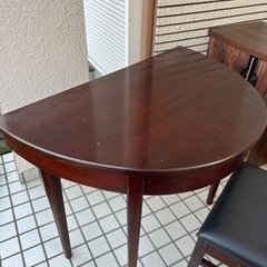 古い半円テーブル