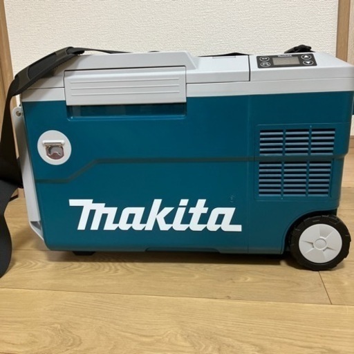 マキタ製（makita製）　充電式保冷温庫CW180Dモデル。炎天下の現場でぜひキンキンの飲み物を！本体のみ。