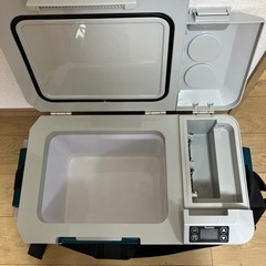 マキタ製（makita製）　充電式保冷温庫CW180Dモデル。炎天下の現場でぜひキンキンの飲み物を！本体のみ。
