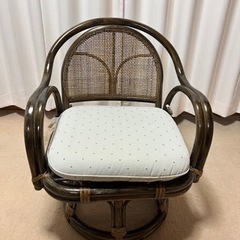 コメリ 回転座椅子　茶色の籐(ラタン)