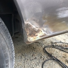 車のサビ穴補修　塗装　