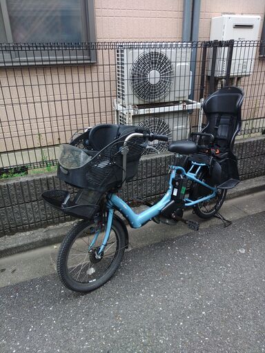 ｄ30土日もお子様と土足のまま、いろいろなタイプの電動自転車のご試乗可能です。  電動自転車・リサイクル専門店　　ご試乗をしてから、ご購入できます。  ️２０インチ、チャイルドシート、２人乗り、３人乗り、１人乗り電動自転車  バカ良心的な電動自転車屋１００日間・安心の無料点検・️無料交換保証サービス付き  後ろチャイルドシートを大きめのかごに変更のオプション無料です。  バッテリーは新品の９０％以上の性能です。  １回の充電で３０Ｋｍ程度走行可能