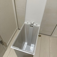 ニトリ ゴミ箱 20L 2つ