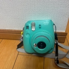 インスタントカメラ　intax 8＋