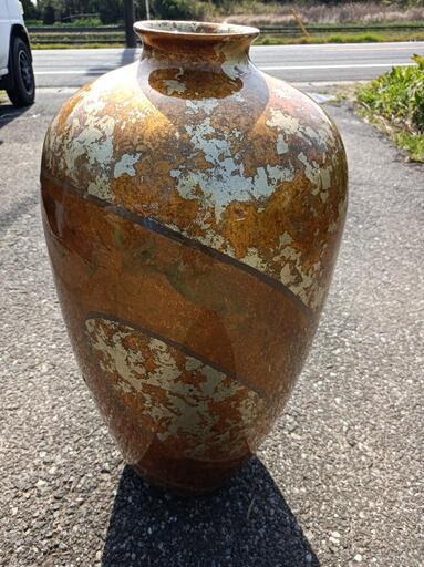 昔の銅製の壺