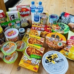 レトルトカレー、カップらーめん、アクエリア等、食品30点まとめて