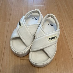 PUMA厚底サンダル