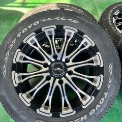 車のパーツ タイヤ、ホイール　ハイエース
