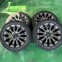 車のパーツ タイヤ、ホイール　ハイエース
