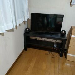 テレビ（リモコン付き）とテレビ台