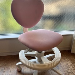 勉強椅子　ピンク　子供　イトーキ　チェア