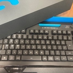 ゲーミングキーボード　Logitech  G910青軸　