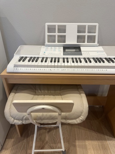カシオ電子ピアノLK−516美品　台と椅子もセットです