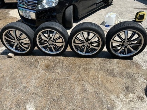 車のパーツ タイヤ、ホイール