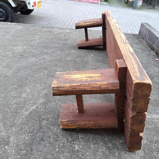 古い手作り長いす。