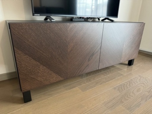 IKEAベストー　扉付きテレビ台