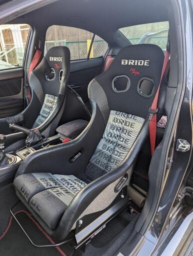 BRIDE ZETA4一脚　助手席側