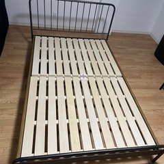 家具 ベッドフレーム セミダブルベッド マットレス付き　【取引中
】