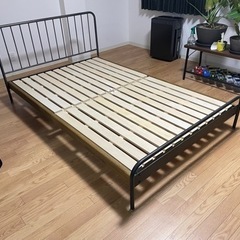 家具 ベッドフレーム セミダブルベッド マットレス付き　【取引中
】