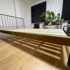 家具 ベッドフレーム セミダブルベッド マットレス付き　【取引中
】