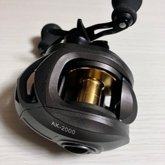 最終値下げです。新品、ak-2000 右巻きベイトリール