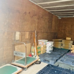 コンテナ。 片方アルミ 鉄の方は遮熱塗料塗布済み