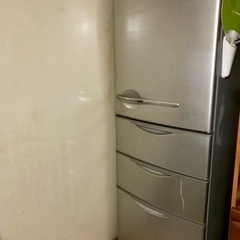 無料でお譲りします！冷蔵庫　大型　355L  AQUA 2012年