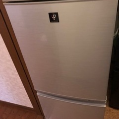 家2012 年式137 L シャープ冷蔵庫