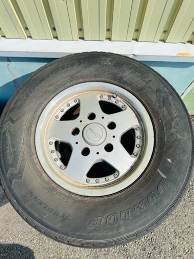 車のパーツ タイヤ、ホイール