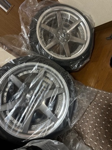 車のパーツ タイヤ、ホイール
