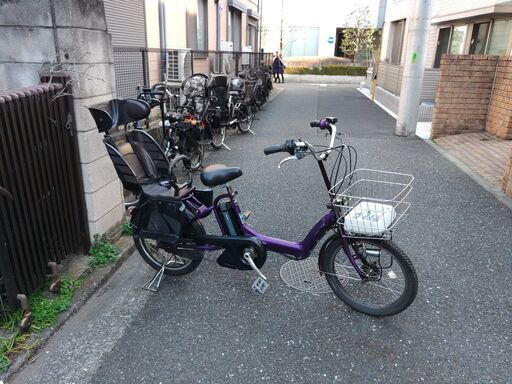 ｄ31電動自転車・リサイクル専門店　　ご試乗をしてから、ご購入できます。  ️２０インチ、チャイルドシート、２人乗り、３人乗り、１人乗り電動自転車  バカ良心的な電動自転車屋１００日間・安心の無料点検・️無料交換保証サービス付き  土日もお子様と土足のまま、いろいろなタイプの電動自転車のご試乗可能です。  後ろチャイルドシートを大きめのかごに変更のオプション無料です。  バッテリーは新品の９０％以上の性能です。  １回の充電で３０Ｋｍ程度走行可能