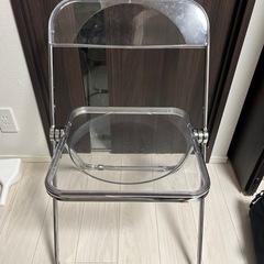 韓国風　透明椅子