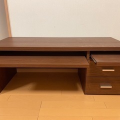 座って作業できる！パソコンテーブル