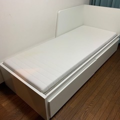 ベッド　IKEA 展開可能