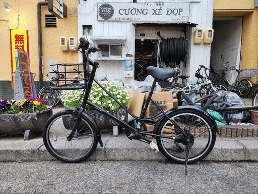 折りたたみ自転車　タイヤ　新品２０インチ　６変速　カゴ　付き　黒　配達可能