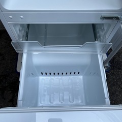 2020年製 東芝 153L 整理しやすい3段ドアポケット！耐熱100℃テーブル