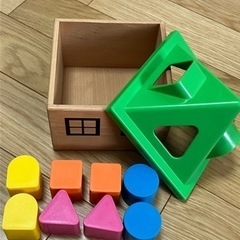 【取引中】 IKEA 型はめパズル　ハウス型　立体パズル