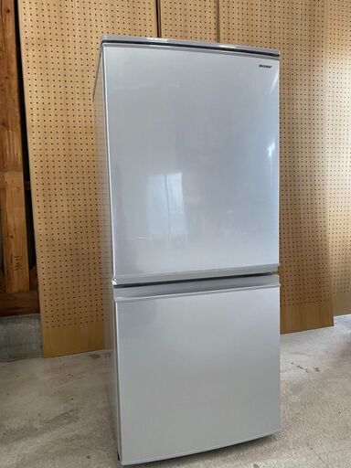 美品　シャープ　ノンフロン冷凍冷蔵庫　2018年　137Ⅼ　2ドア　動作確認済み