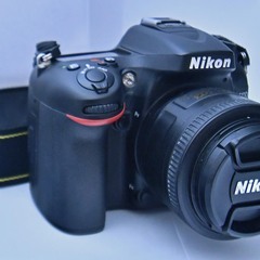 ○レンズ付き 一眼レフ(^^♪○ニコン D7100/35mm 単焦点レンズ 中古
