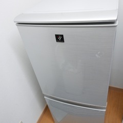 シャープ　ノンフロン冷凍冷蔵庫　2011年製