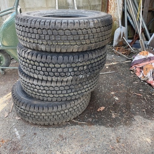 車のパーツ タイヤ、ホイール