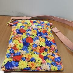 花柄ショルダーベルト付きポシェット